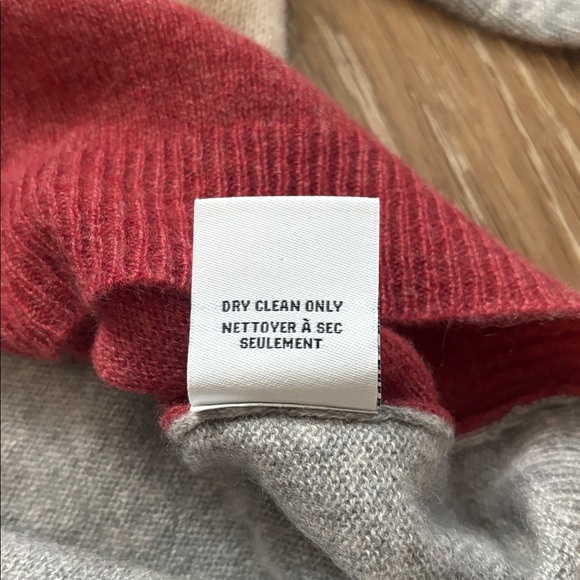 New! Bailey 44 geometric cashmere sweater, gray/red/cream- medium - Picture 5 of 6